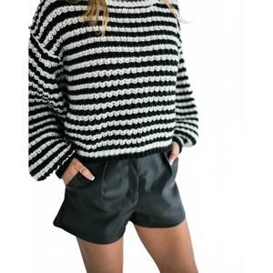 NEW FALCON PARK melanie sweater in black & white